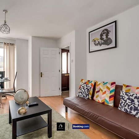 2 Bed House By Boyeilles Apartments Short Lets & Serviced Accommodation Belfast With Balcony & Free Parking מראה חיצוני תמונה