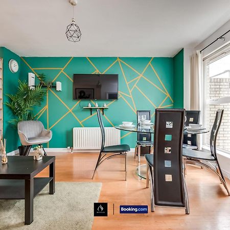 2 Bed House By Boyeilles Apartments Short Lets & Serviced Accommodation Belfast With Balcony & Free Parking מראה חיצוני תמונה