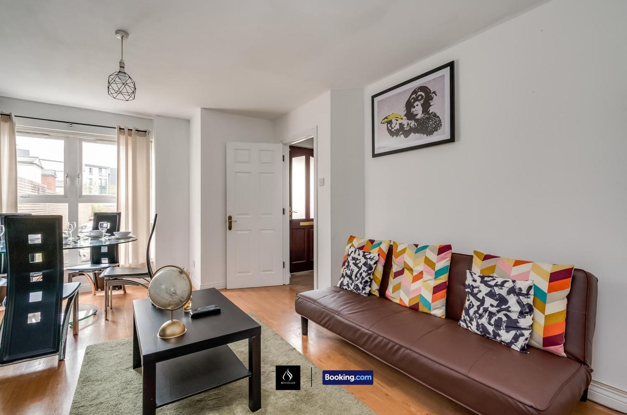 2 Bed House By Boyeilles Apartments Short Lets & Serviced Accommodation Belfast With Balcony & Free Parking מראה חיצוני תמונה