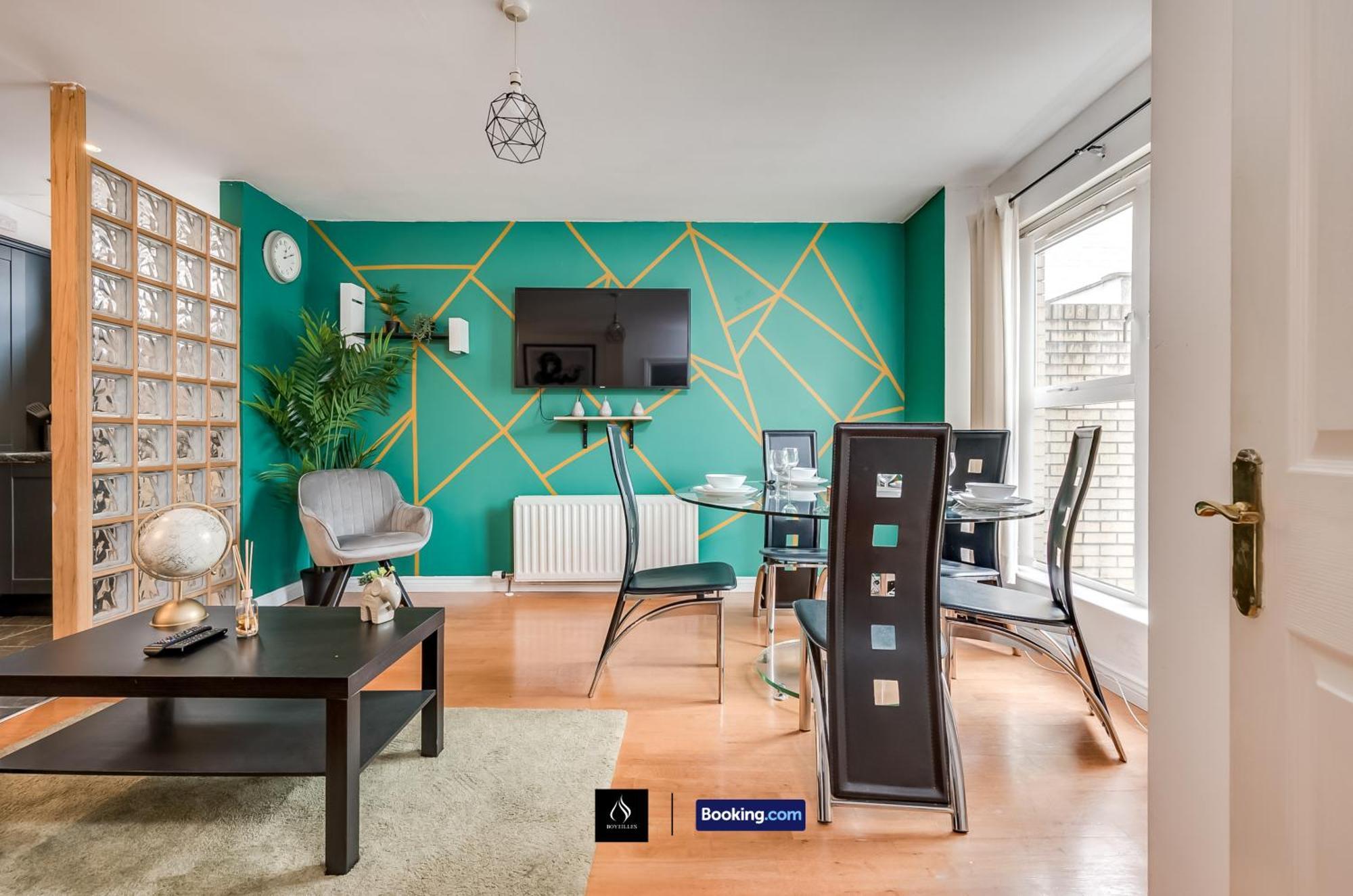 2 Bed House By Boyeilles Apartments Short Lets & Serviced Accommodation Belfast With Balcony & Free Parking מראה חיצוני תמונה