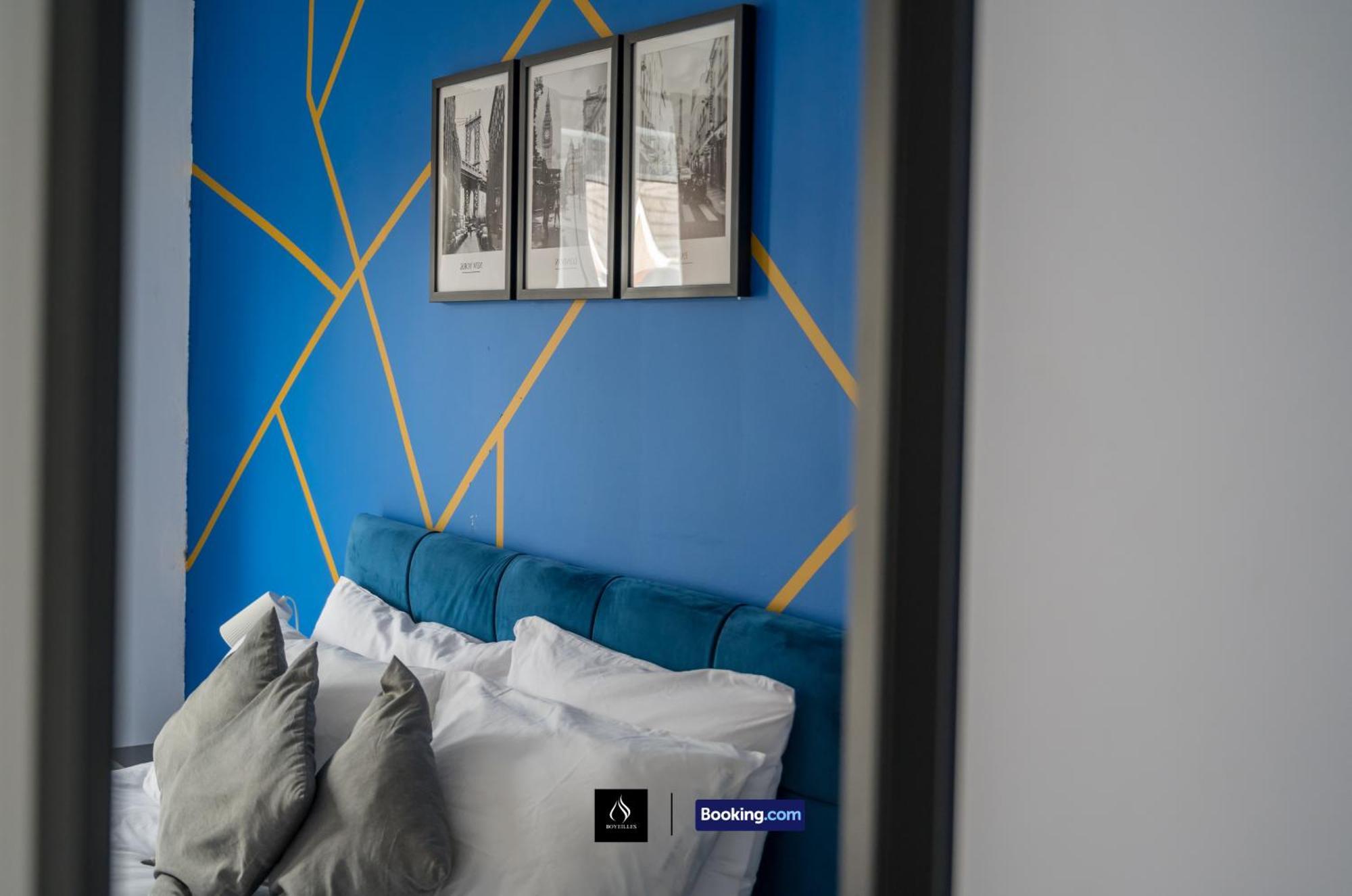 2 Bed House By Boyeilles Apartments Short Lets & Serviced Accommodation Belfast With Balcony & Free Parking מראה חיצוני תמונה