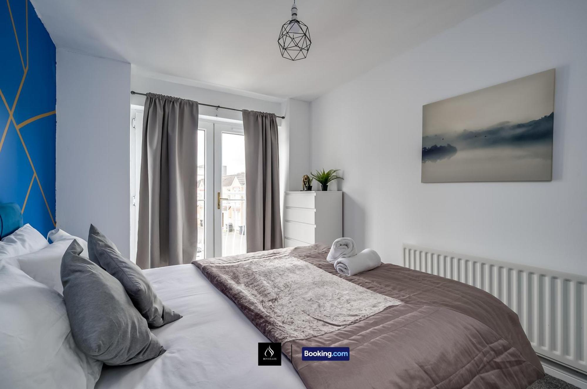 2 Bed House By Boyeilles Apartments Short Lets & Serviced Accommodation Belfast With Balcony & Free Parking מראה חיצוני תמונה