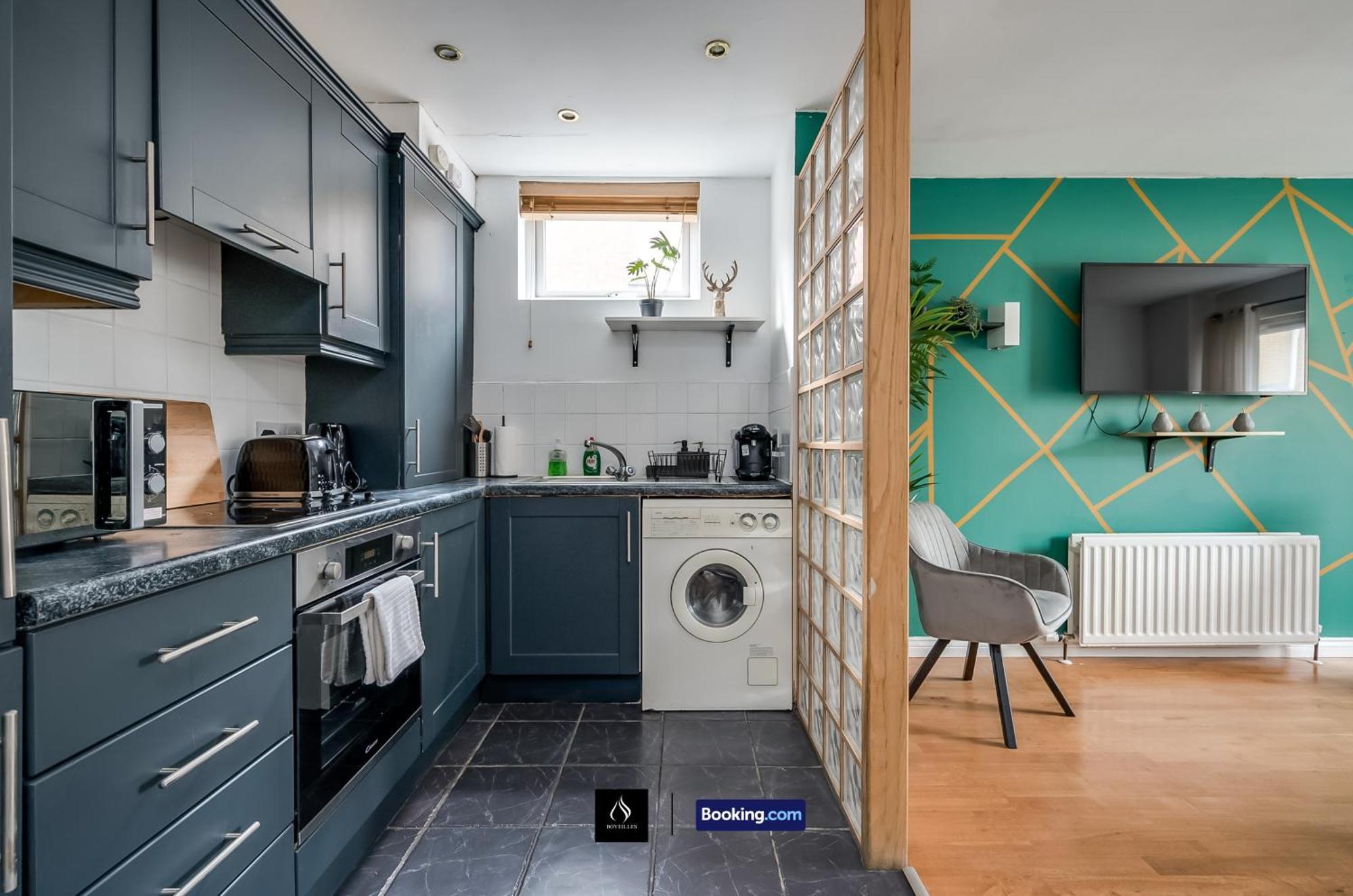 2 Bed House By Boyeilles Apartments Short Lets & Serviced Accommodation Belfast With Balcony & Free Parking מראה חיצוני תמונה