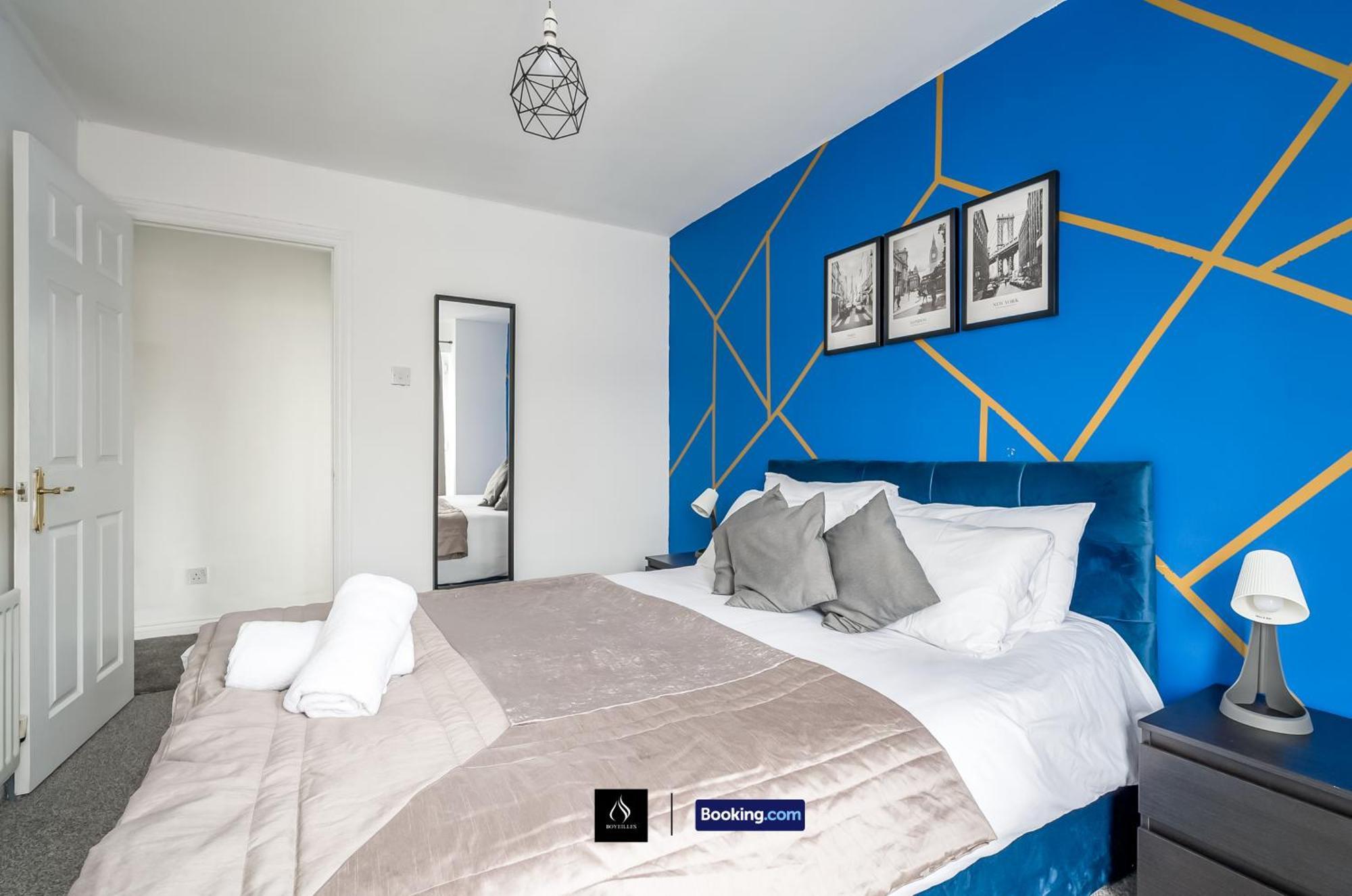 2 Bed House By Boyeilles Apartments Short Lets & Serviced Accommodation Belfast With Balcony & Free Parking מראה חיצוני תמונה
