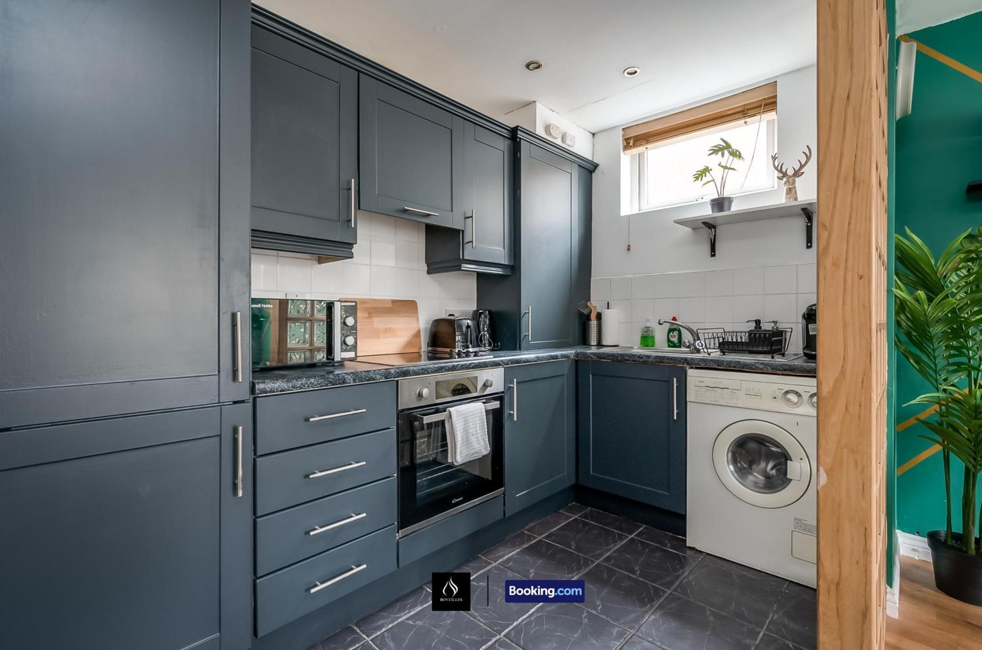 2 Bed House By Boyeilles Apartments Short Lets & Serviced Accommodation Belfast With Balcony & Free Parking מראה חיצוני תמונה