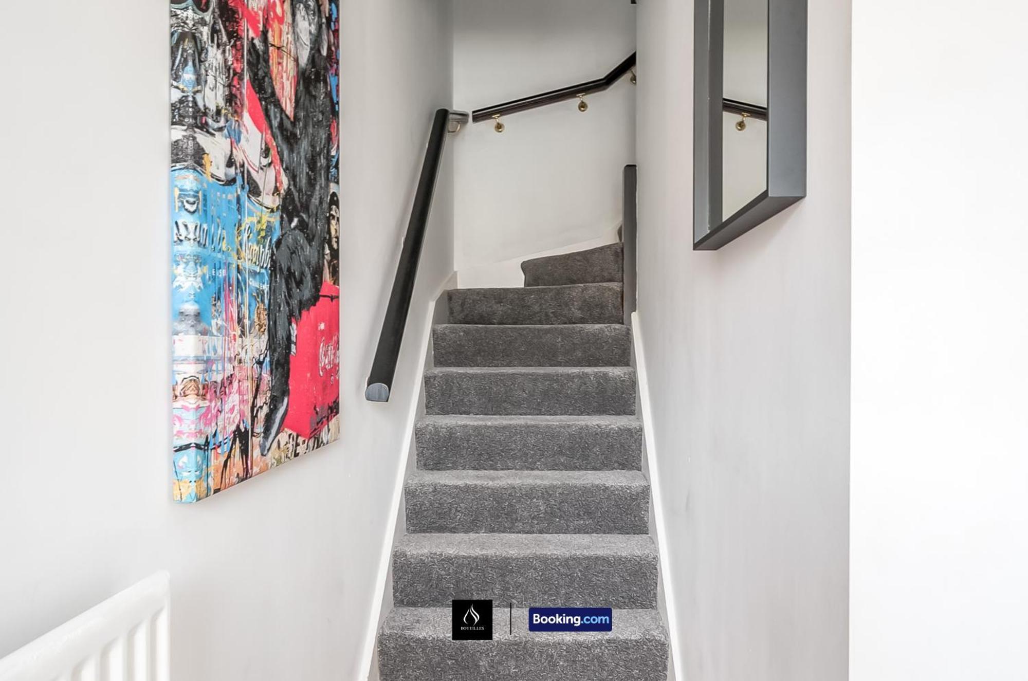 2 Bed House By Boyeilles Apartments Short Lets & Serviced Accommodation Belfast With Balcony & Free Parking מראה חיצוני תמונה