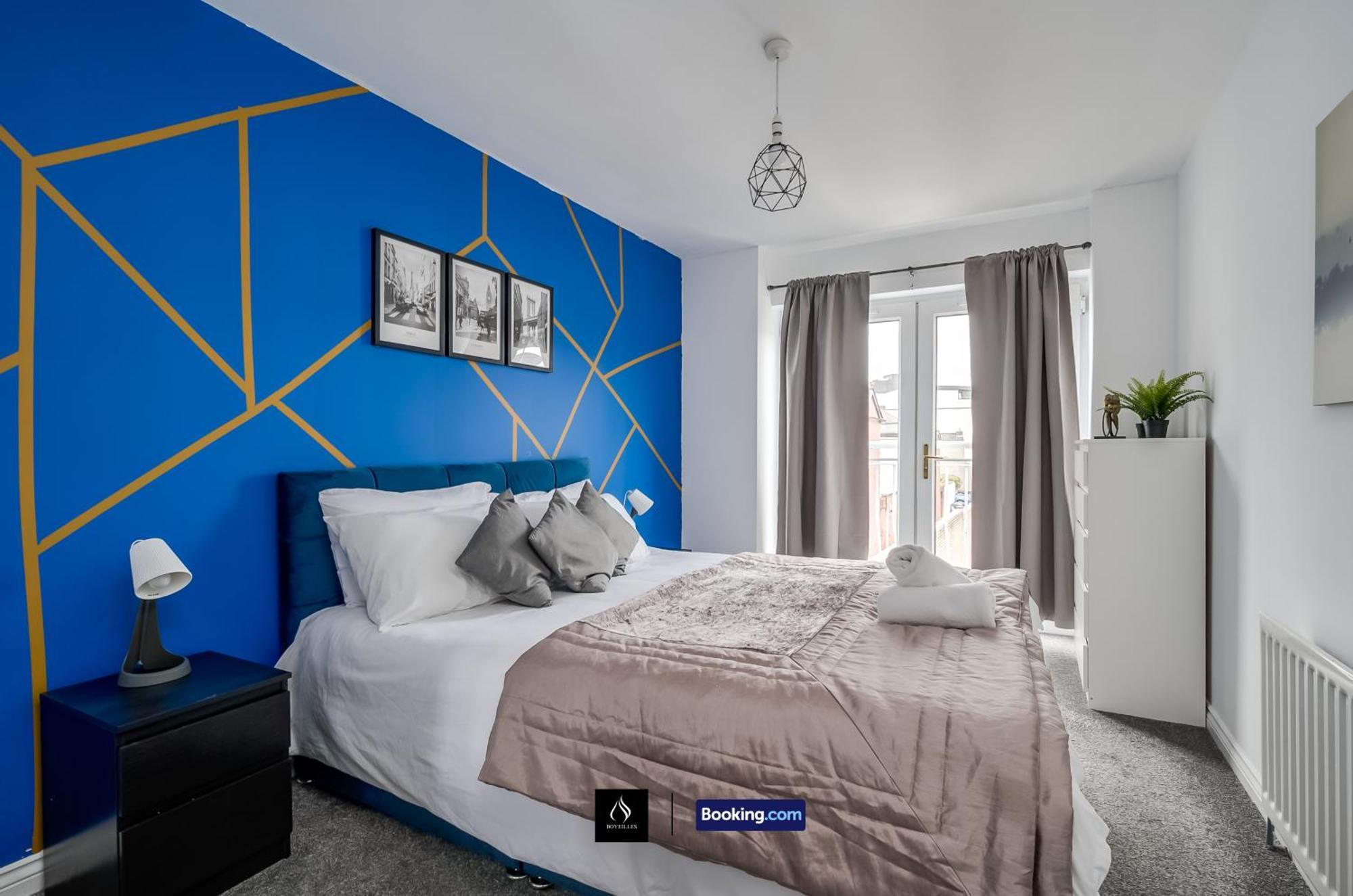 2 Bed House By Boyeilles Apartments Short Lets & Serviced Accommodation Belfast With Balcony & Free Parking מראה חיצוני תמונה
