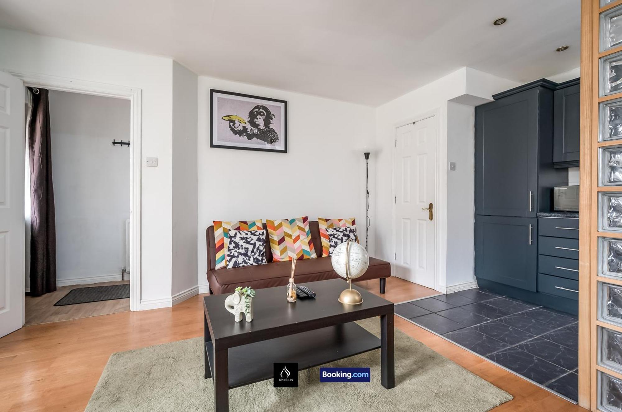 2 Bed House By Boyeilles Apartments Short Lets & Serviced Accommodation Belfast With Balcony & Free Parking מראה חיצוני תמונה